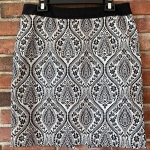 𝅺Worthington Black and Silver Print Lined Pencil Skirt Size 10P